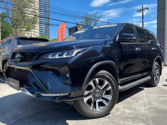TOYOTA HILUX SW4 2.8 D-4D TURBO DIESEL DIAMOND 7L 4X4 AUTOMÁTICO
